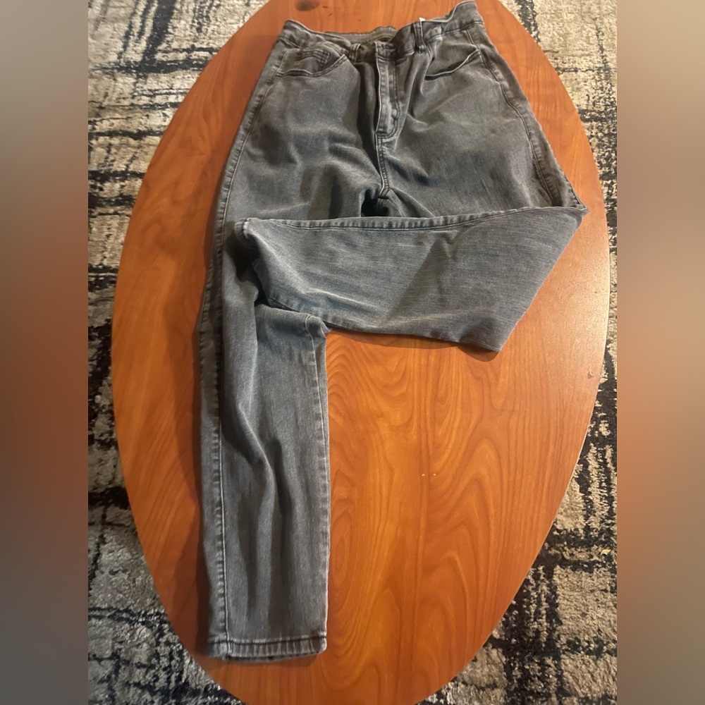SHEIN Gray High-Waist Mom Jeans